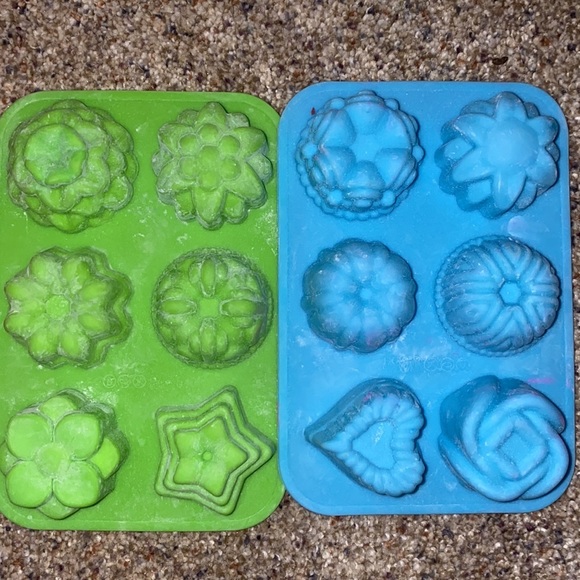 Lot of 5 Silicone Baking Molds Cake Cupcake EUC - Picture 5 of 5